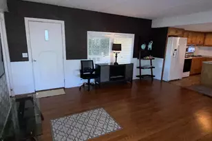 1055 N 5th St, Jacksonville, OR 97530 - Photo 8