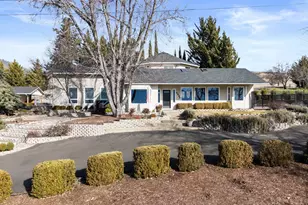 4935 Cherry Ln, Medford, OR 97504 - Photo 8