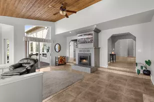 4935 Cherry Ln, Medford, OR 97504 - Photo 10