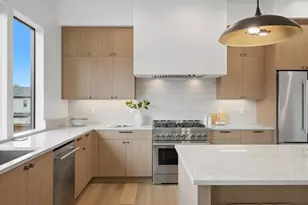 62621 NW Mt Hood Dr, Bend, OR 97703 - Photo 6