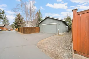 20381 Aberdeen Dr, Bend, OR 97702 - Photo 32