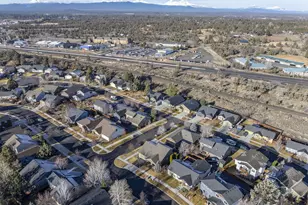 20702 Beaumont Dr, Bend, OR 97701 - Photo 32