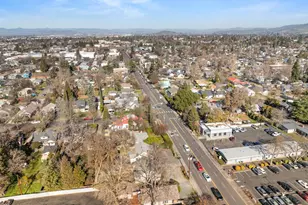 27 Crater Lake Ave, Medford, OR 97504 - Photo 38