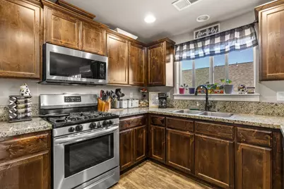 917 Stonewater Drive, Eagle Point, OR 97524 - Photo 8