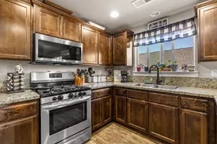 917 Stonewater Dr, Eagle Point, OR 97524 - Photo 8