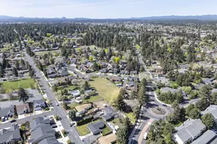 2640 NE 8th St, Bend, OR 97701 - Photo 14