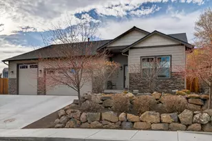 2793 SW 33rd St, Redmond, OR 97756 - Photo 2