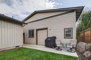 2793 SW 33rd St, Redmond, OR 97756 - Photo 4