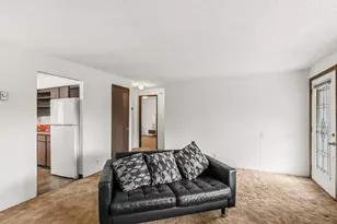 306 SW 3rd St, Grants Pass, OR 97526 - Photo 4