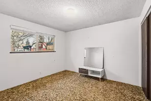 306 SW 3rd St, Grants Pass, OR 97526 - Photo 10