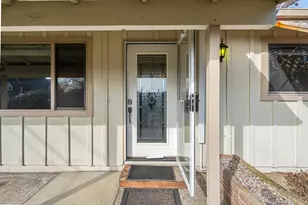 306 SW 3rd St, Grants Pass, OR 97526 - Photo 2