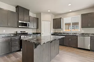 3236 NW Dogwood Ave, Redmond, OR 97756 - Photo 8