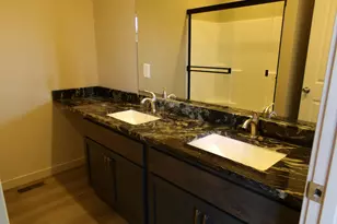 3236 NW Dogwood Ave, Redmond, OR 97756 - Photo 12
