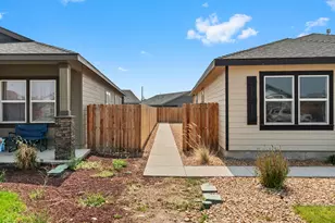 3236 NW Dogwood Ave, Redmond, OR 97756 - Photo 32