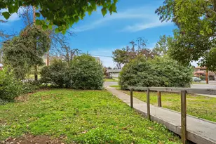 425 S Oakdale Ave, Medford, OR 97501 - Photo 6