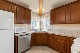 5015 Falcon Dr, Klamath Falls, OR 97601 - Photo 4