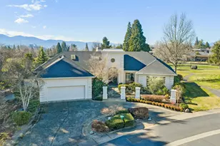 3192 Arnold Palmer Wy, Medford, OR 97504 - Photo 2
