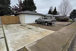 1283 Far W Ave, Central Point, OR 97502 - Photo 2