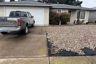 1283 Far W Ave, Central Point, OR 97502 - Photo 10