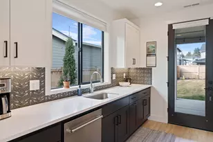 20521 SE Dorset Pl, Bend, OR 97702 - Photo 14