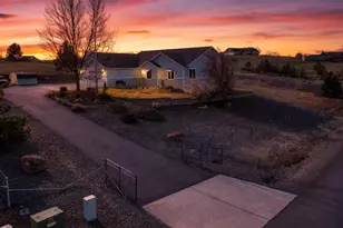 569 SE Nugget Ln, Madras, OR 97741 - Photo 2