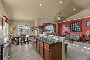 569 SE Nugget Ln, Madras, OR 97741 - Photo 8