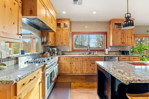 252 Frontier Ln, Grants Pass, OR 97526 - Photo 8