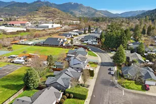 2074 SE Kayleigh Way, Grants Pass, OR 97526 - Photo 38