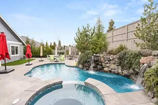 4035 Crystal Springs Dr, Medford, OR 97504 - Photo 6