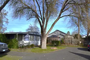 285 Lakeview Dr, Grants Pass, OR 97526 - Photo 1