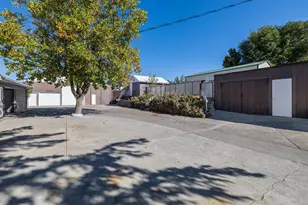 2752 SW Aaron St, Madras, OR 97741 - Photo 4