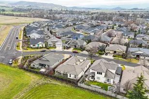 3821 Sherwood Park Dr, Medford, OR 97504 - Photo 44