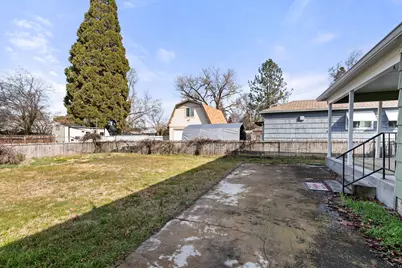 1124 Mt Pitt Avenue, Medford, OR 97501 - Photo 22