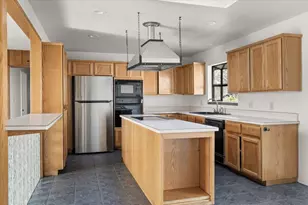 872 Scott Dr, Grants Pass, OR 97527 - Photo 16