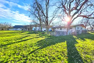 11220 Duggan Rd, Central Point, OR 97502 - Photo 2