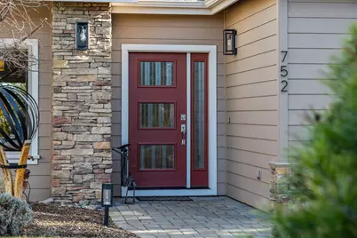 752 Crystal Falls Court, Redmond, OR 97756 - Photo 6