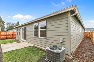 567 Black Bear Dr, Medford, OR 97501 - Photo 36