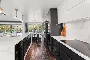 1021 NW Starlite Pl, Grants Pass, OR 97526 - Photo 8