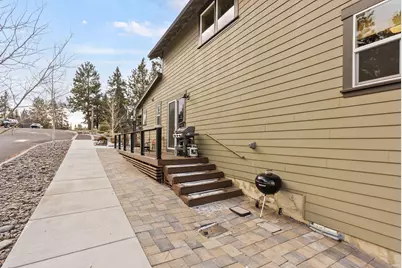 1078 E Black Butte Avenue, Sisters, OR 97759 - Photo 8