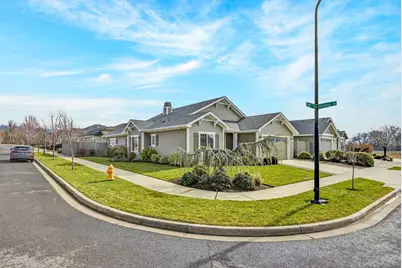 1319 Utah Drive, Medford, OR 97504 - Photo 2