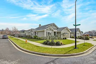 1319 Utah Dr, Medford, OR 97504 - Photo 2