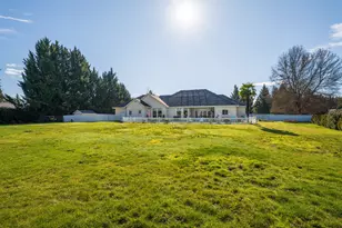 294 Valle Vista Dr, Grants Pass, OR 97527 - Photo 48