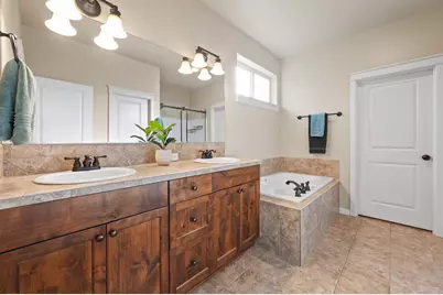 310 NW 28th Street, Redmond, OR 97756 - Photo 18