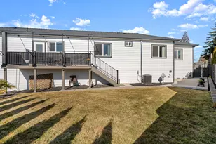 875 N Mountain Ave, Central Point, OR 97502 - Photo 42