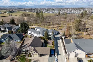 875 N Mountain Ave, Central Point, OR 97502 - Photo 52