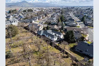 875 N Mountain Avenue, Central Point, OR 97502 - Photo 54
