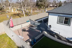 875 N Mountain Ave, Central Point, OR 97502 - Photo 48