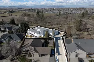 875 N Mountain Ave, Central Point, OR 97502 - Photo 64