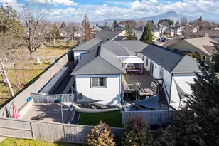 875 N Mountain Ave, Central Point, OR 97502 - Photo 46