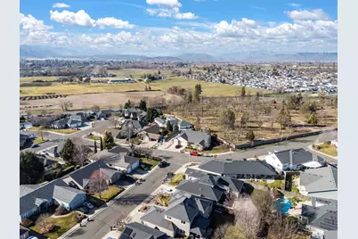 875 N Mountain Avenue, Central Point, OR 97502 - Photo 56